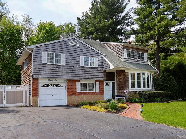 26 Daniel Drive, Glen Cove, NY 11542