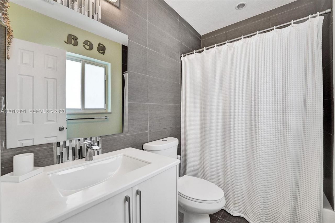 1146 NE 17th Ter, Unit 1146, Fort Lauderdale, FL 33304 Photo