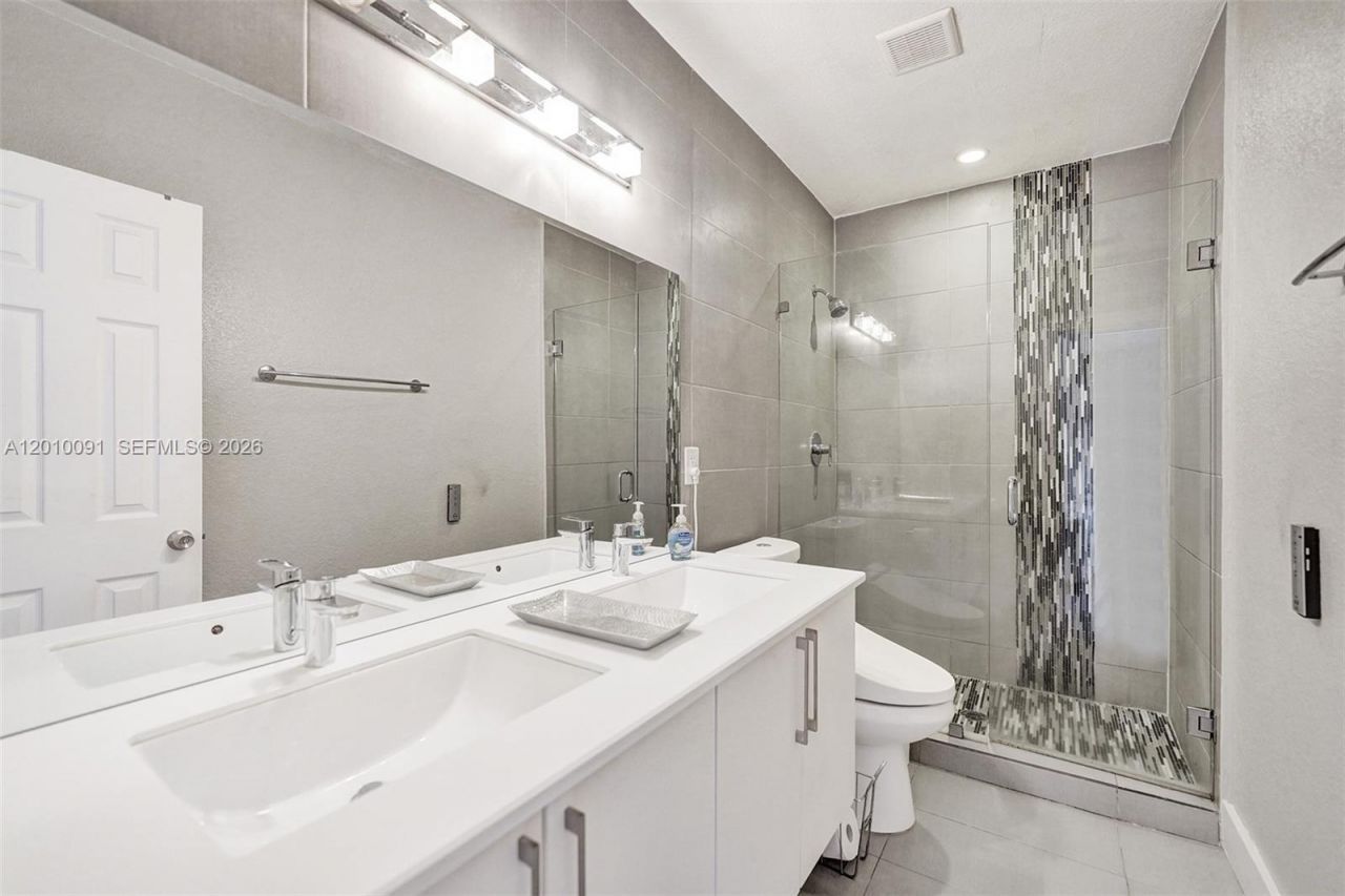 1146 NE 17th Ter, Unit 1146, Fort Lauderdale, FL 33304 Photo