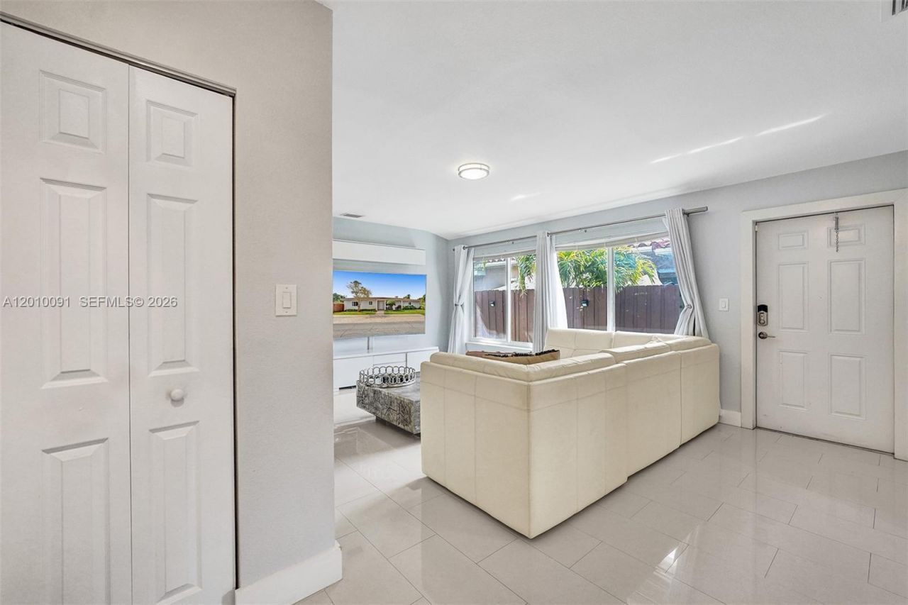 1146 NE 17th Ter, Unit 1146, Fort Lauderdale, FL 33304 Photo