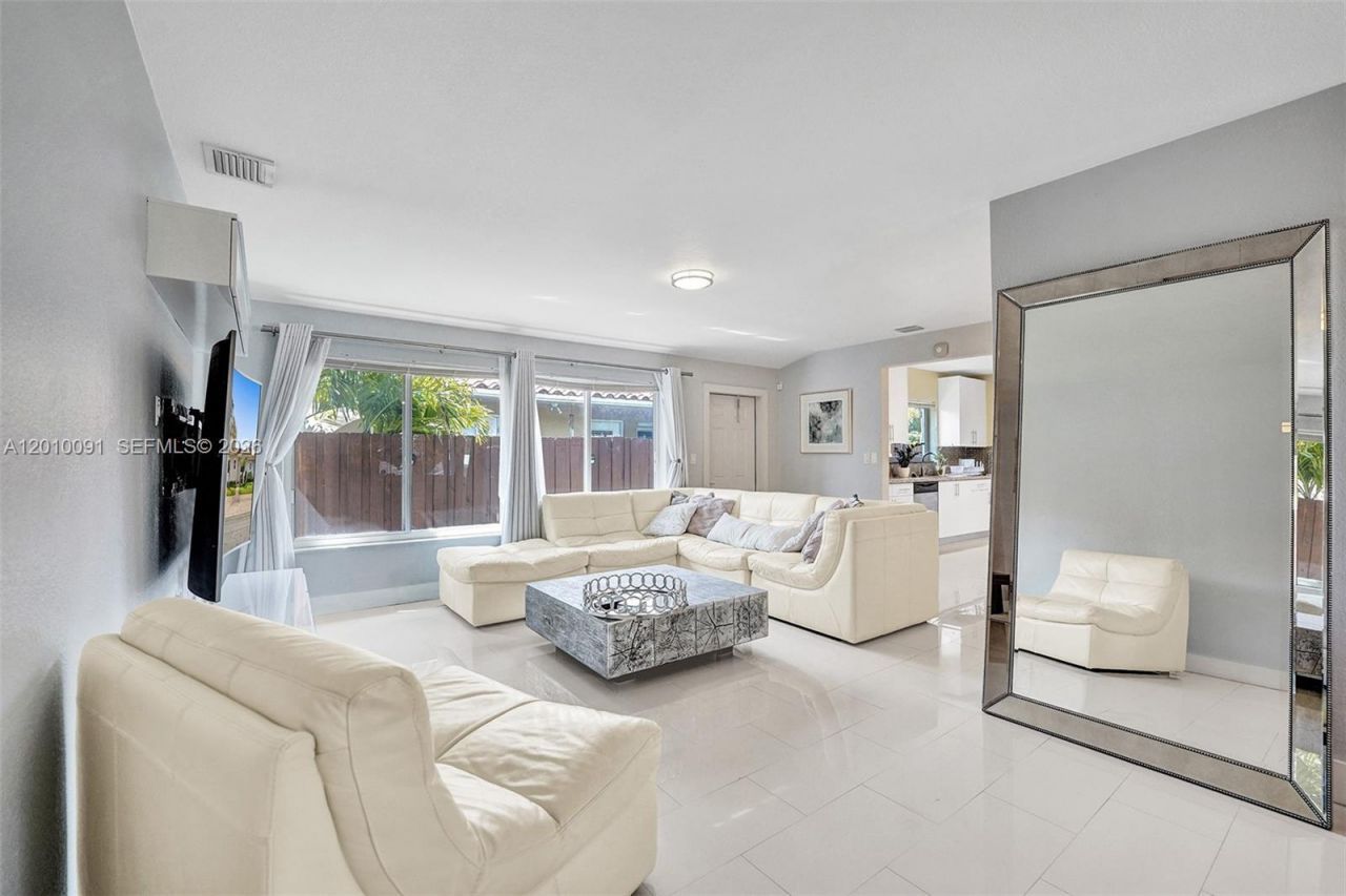 1146 NE 17th Ter, Unit 1146, Fort Lauderdale, FL 33304 Photo