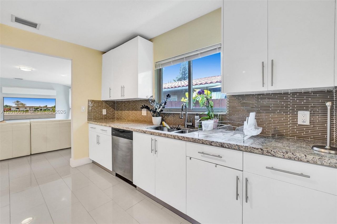 1146 NE 17th Ter, Unit 1146, Fort Lauderdale, FL 33304 Photo