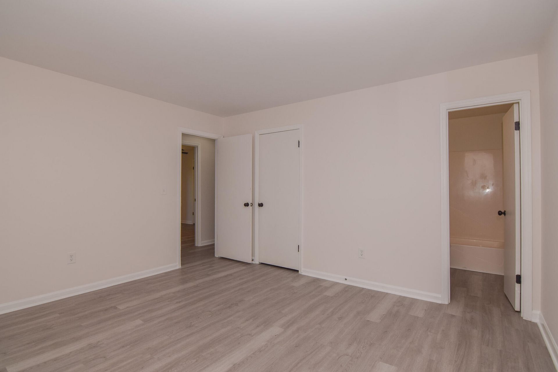 206 Tram Boulevard Photo 6