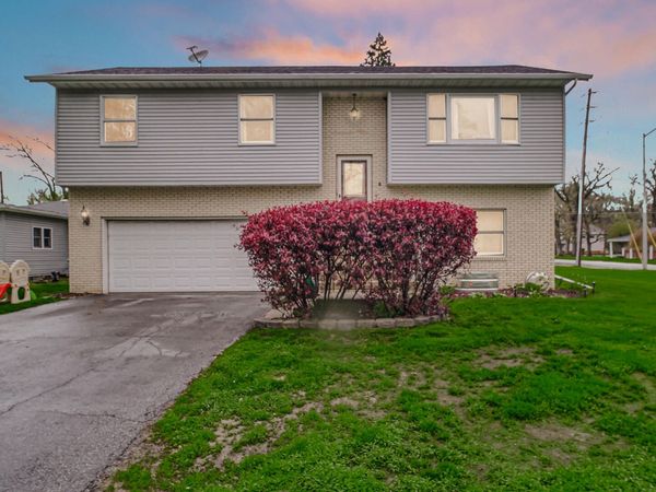 800 W 10th Street , Hobart, IN 46342