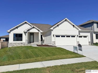 7712 S 199th Street , Gretna, NE 68028