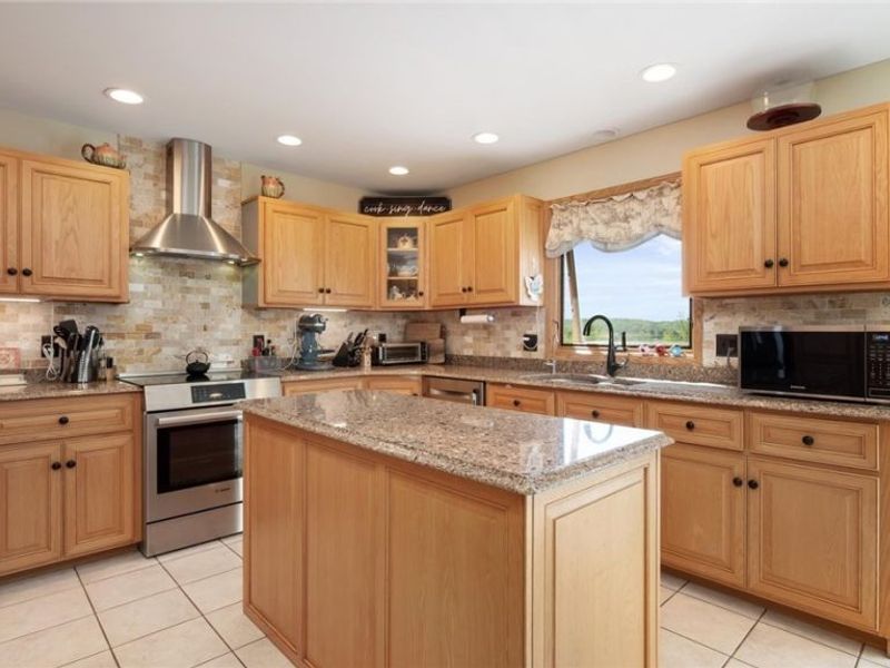 10155 N Morrison Road, Dresden, OH 43821 Photo 10