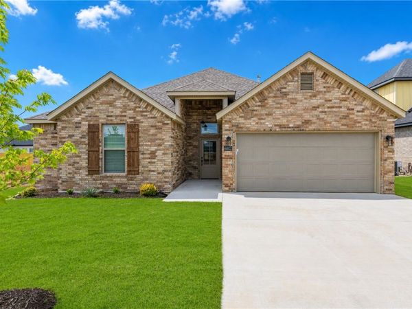 6802 High Meadow Boulevard , Bentonville, AR 72713