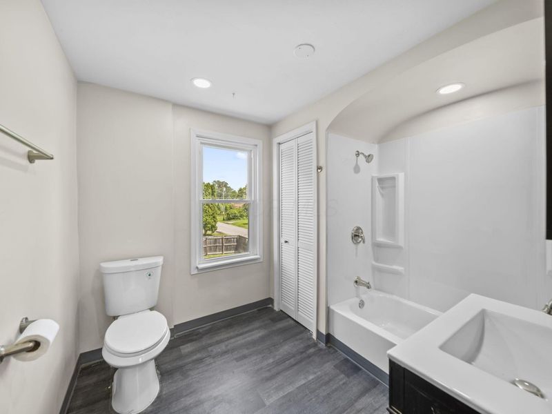 1676 E Lakeview Avenue, Columbus, OH 43224 Photo 34