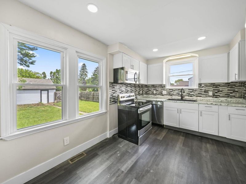 1676 E Lakeview Avenue, Columbus, OH 43224 Photo 9