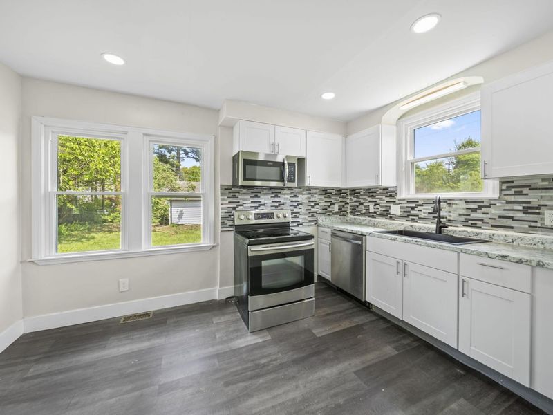 1676 E Lakeview Avenue, Columbus, OH 43224 Photo 9