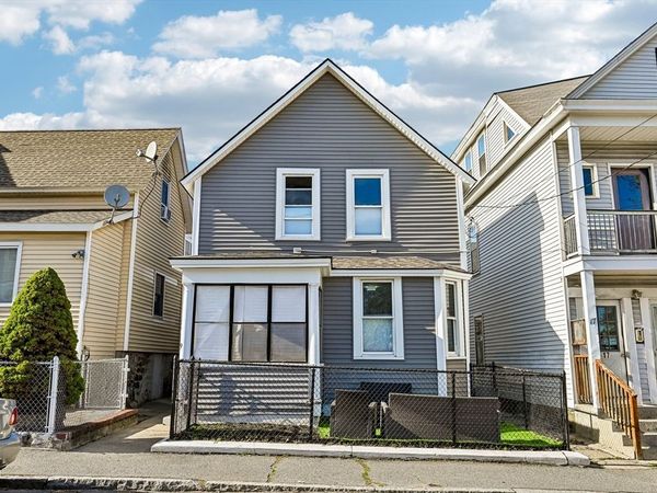19 Sheldon St, Lowell, MA 01851