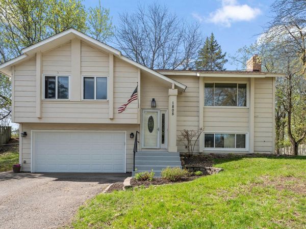 1805 E 115th Street, Burnsville, MN 55337
