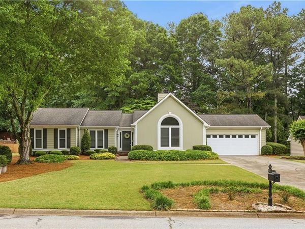 2824 Carriage Rowe, Duluth, GA 30096