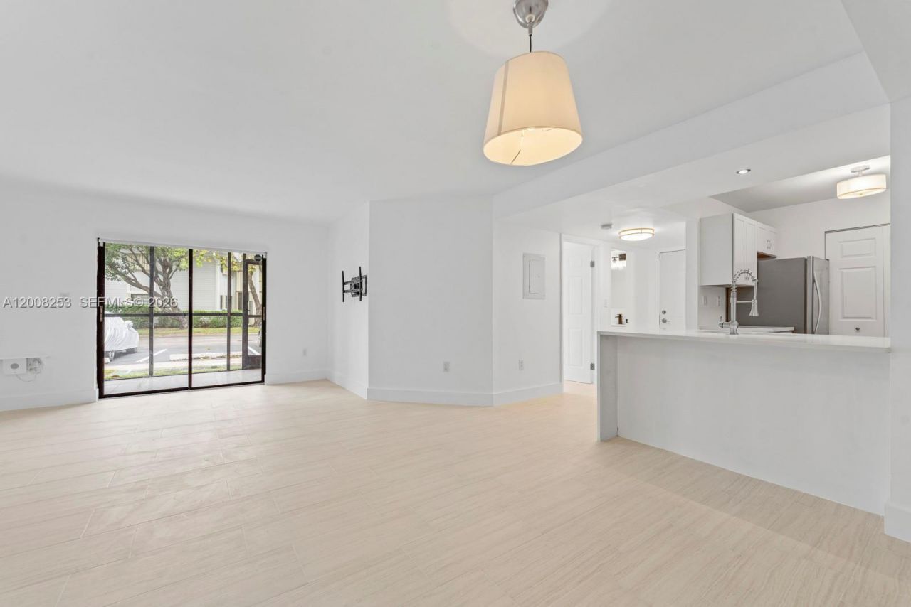 903 NE 199th St , Unit 104, Miami, FL 33179 Photo