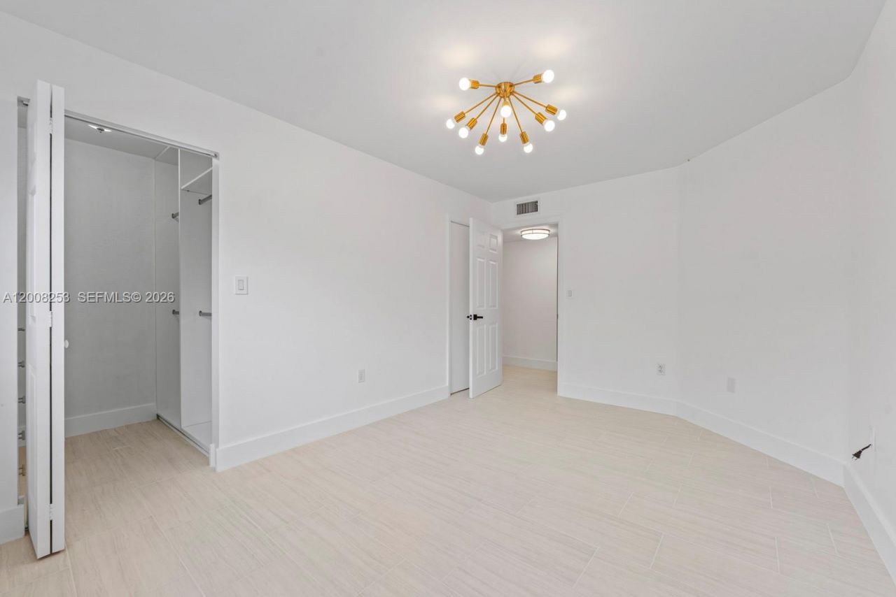 903 NE 199th St , Unit 104, Miami, FL 33179 Photo