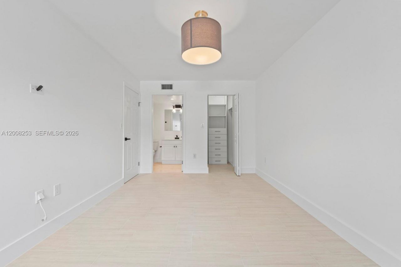 903 NE 199th St , Unit 104, Miami, FL 33179 Photo