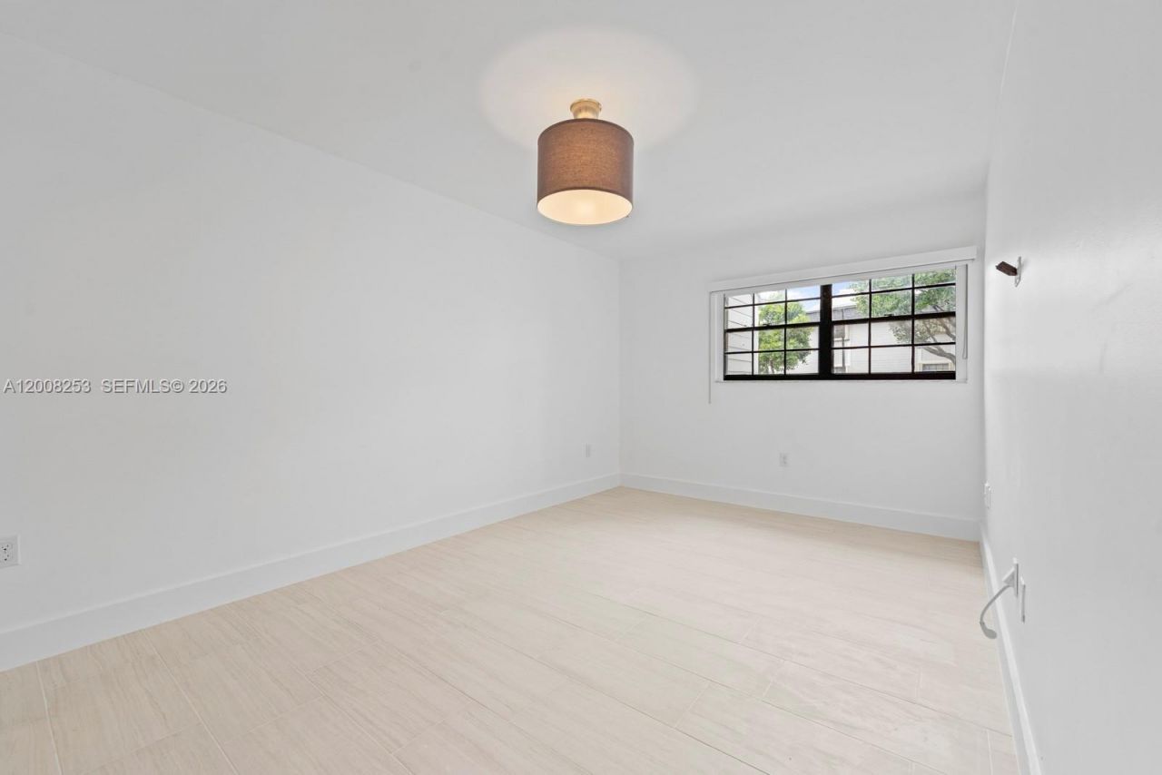 903 NE 199th St , Unit 104, Miami, FL 33179 Photo