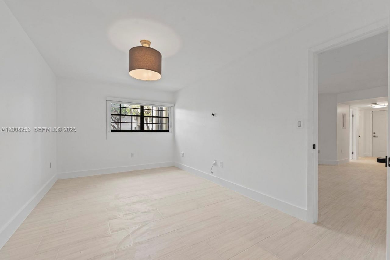 903 NE 199th St , Unit 104, Miami, FL 33179 Photo