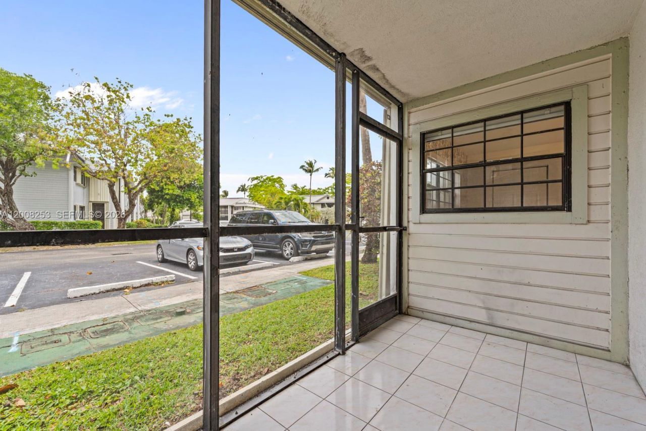 903 NE 199th St , Unit 104, Miami, FL 33179 Photo