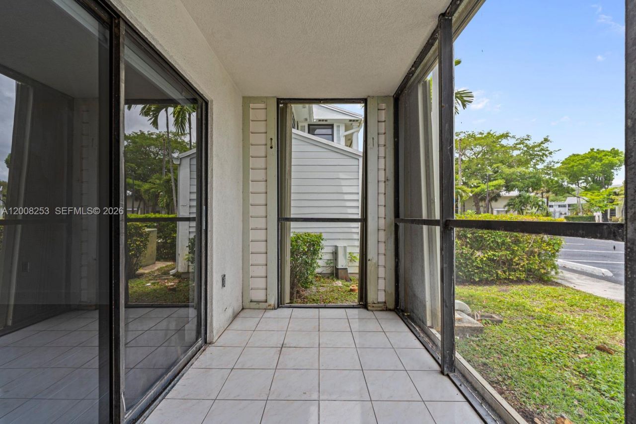903 NE 199th St , Unit 104, Miami, FL 33179 Photo