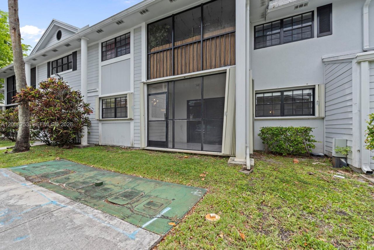 903 NE 199th St , Unit 104, Miami, FL 33179 Photo