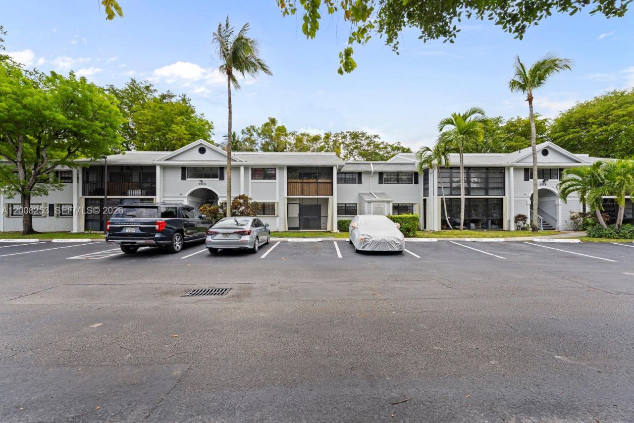 903 NE 199th St , Unit 104, Miami, FL 33179 Photo