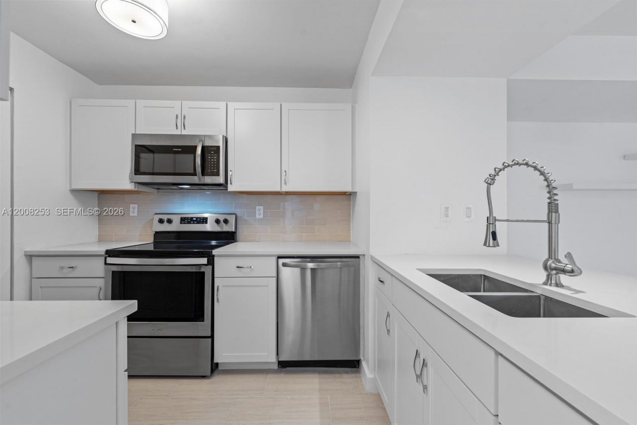 903 NE 199th St , Unit 104, Miami, FL 33179 Photo