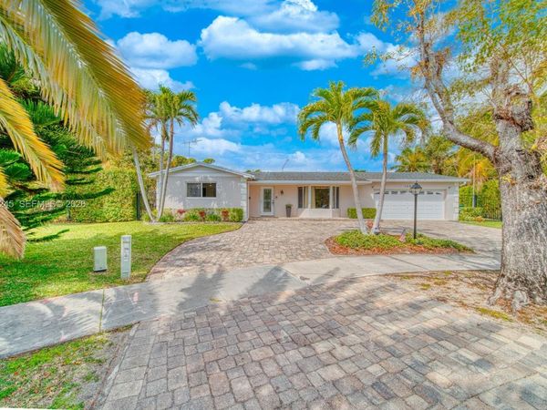 10641 SW 99th Ter, Miami, FL 33176
