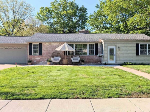 804 HILLDALE Avenue, Washington, IL 61571