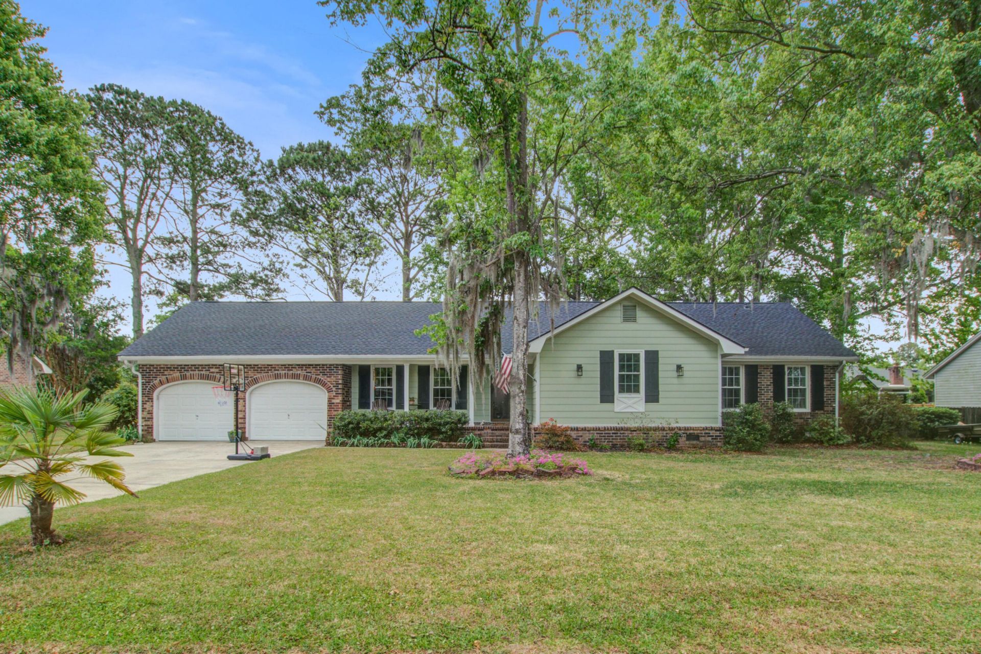 2115 Hunter Creek Drive Photo 1