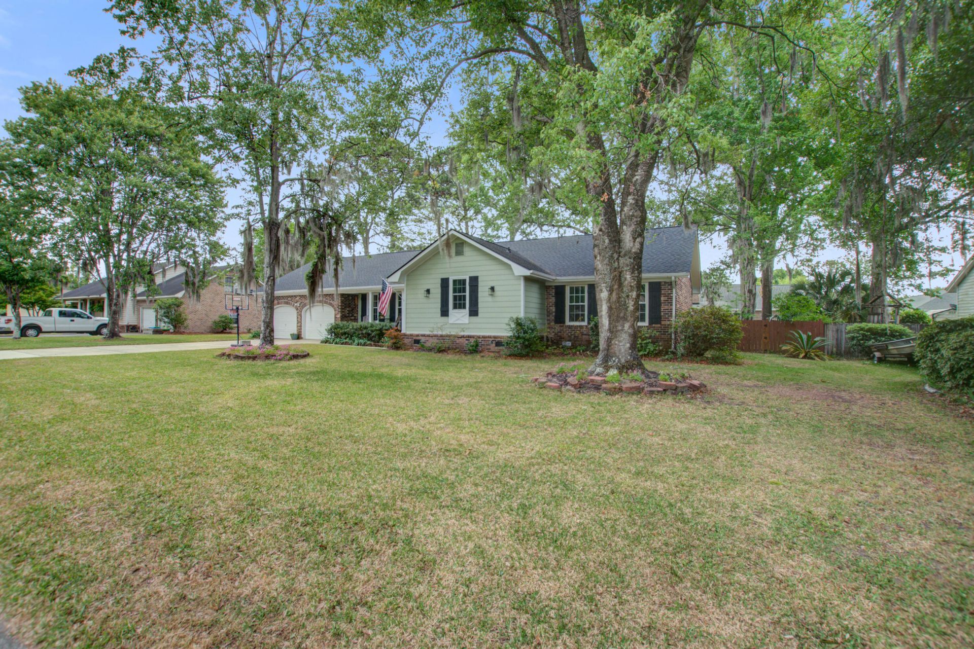 2115 Hunter Creek Drive Photo 5