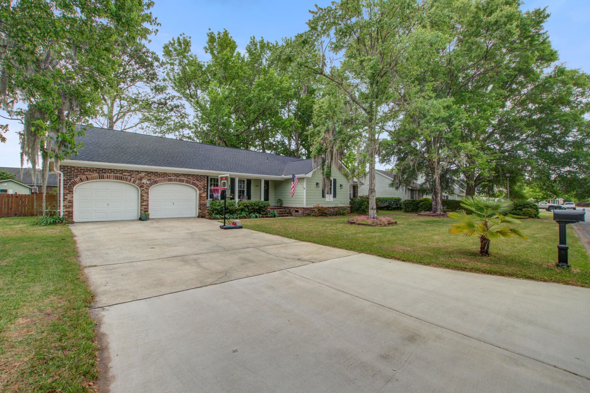 2115 Hunter Creek Drive Photo 6