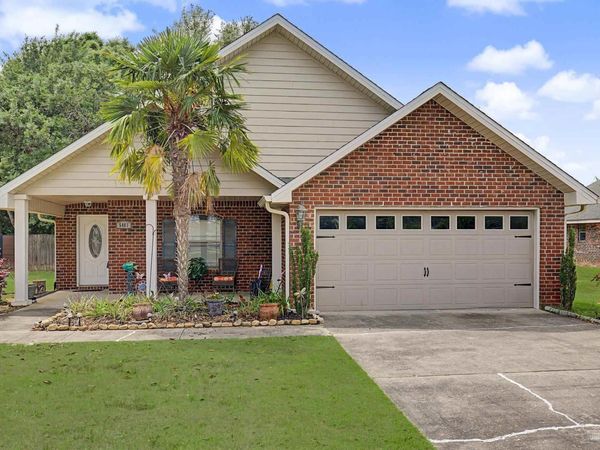 5461 Tucker Cir, Pace, FL 32571