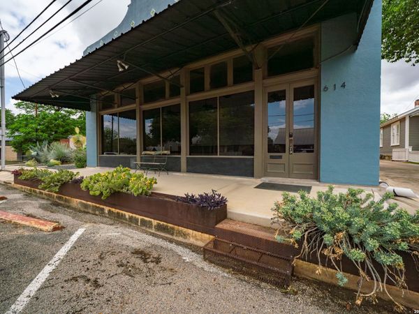 612 High, Comfort, TX 78013