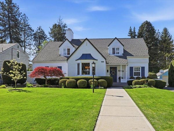 1228 E Overbluff Rd, Spokane, WA 99203