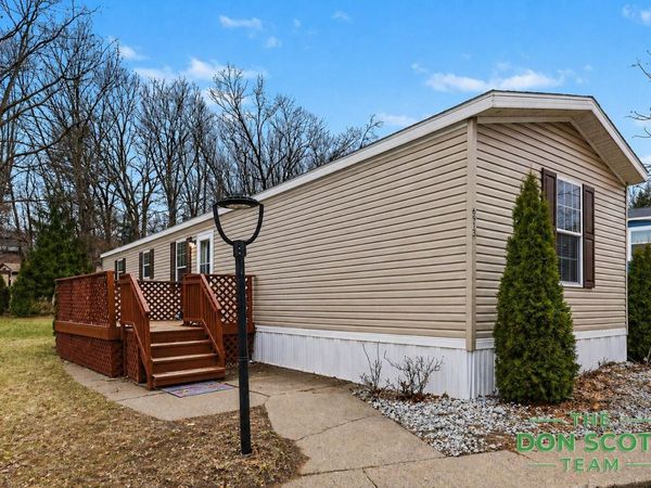 6913 Sandwood Street NE, Rockford, MI 49341