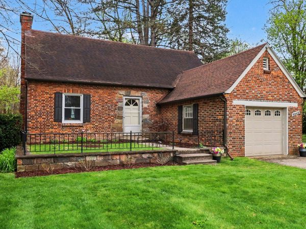 9840 Hyne Road, Brighton, MI 48114