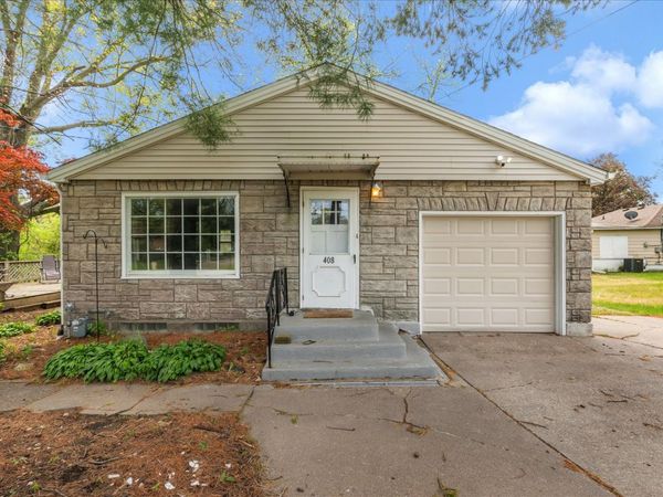 408 32nd Avenue , Moline, IL 61265