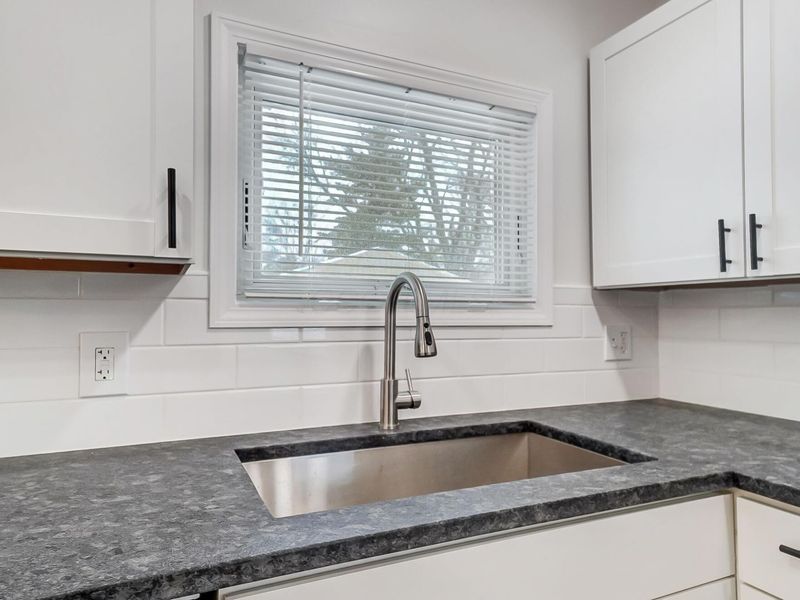 1896 Dyer Road , Grove City, OH 43123 Photo 13