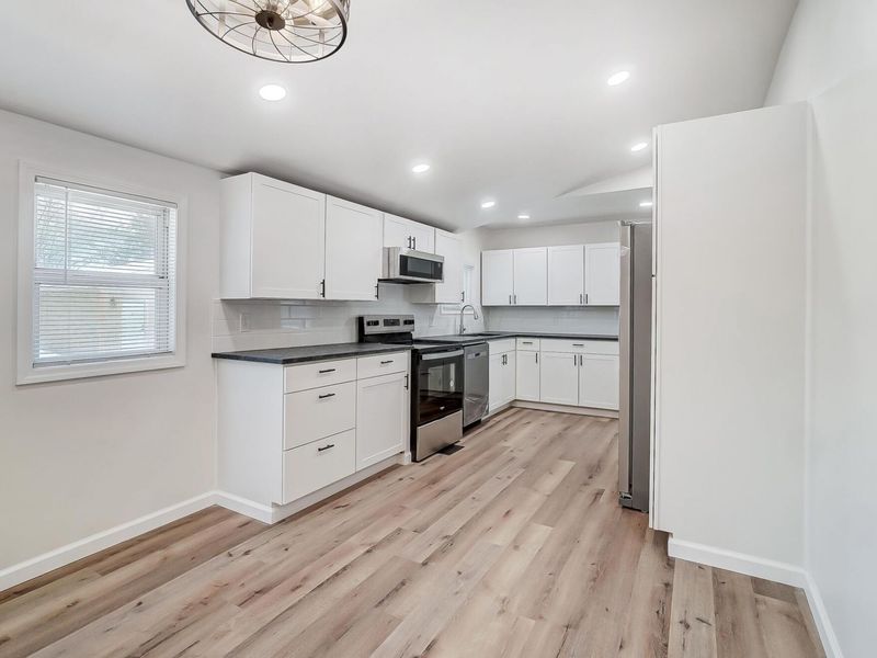 1896 Dyer Road , Grove City, OH 43123 Photo 17