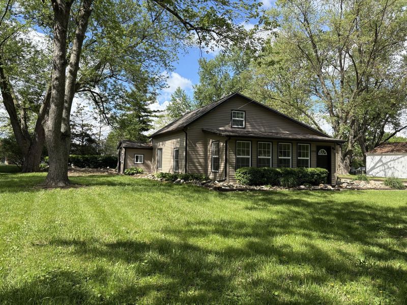 1896 Dyer Road , Grove City, OH 43123 Photo 2