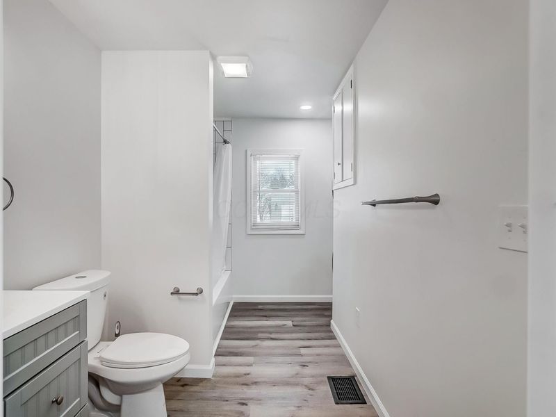 1896 Dyer Road , Grove City, OH 43123 Photo 24