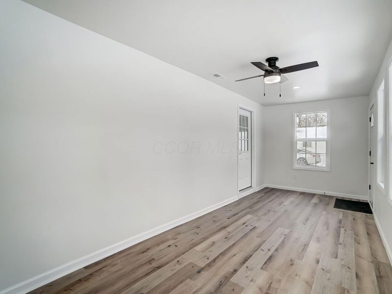 1896 Dyer Road , Grove City, OH 43123 Photo 6