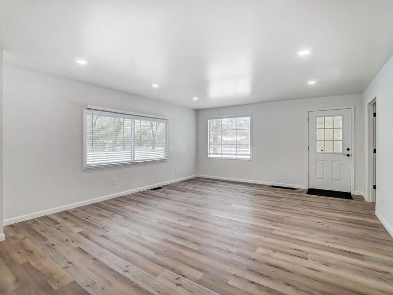 1896 Dyer Road , Grove City, OH 43123 Photo 7