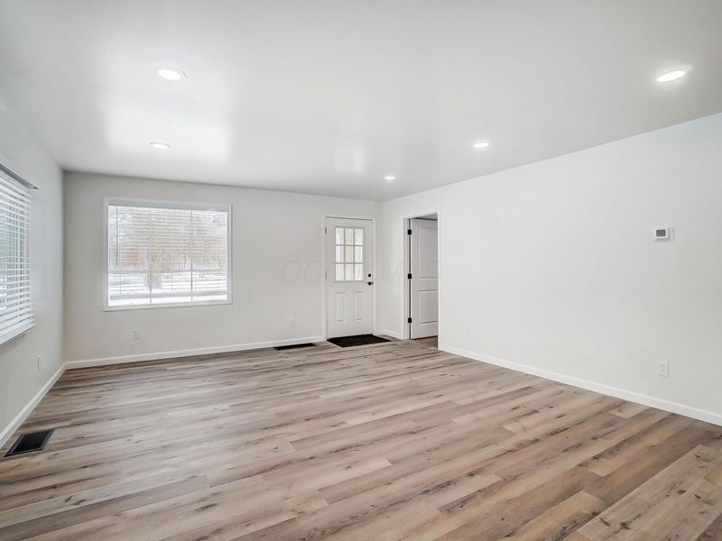 1896 Dyer Road , Grove City, OH 43123 Photo 8