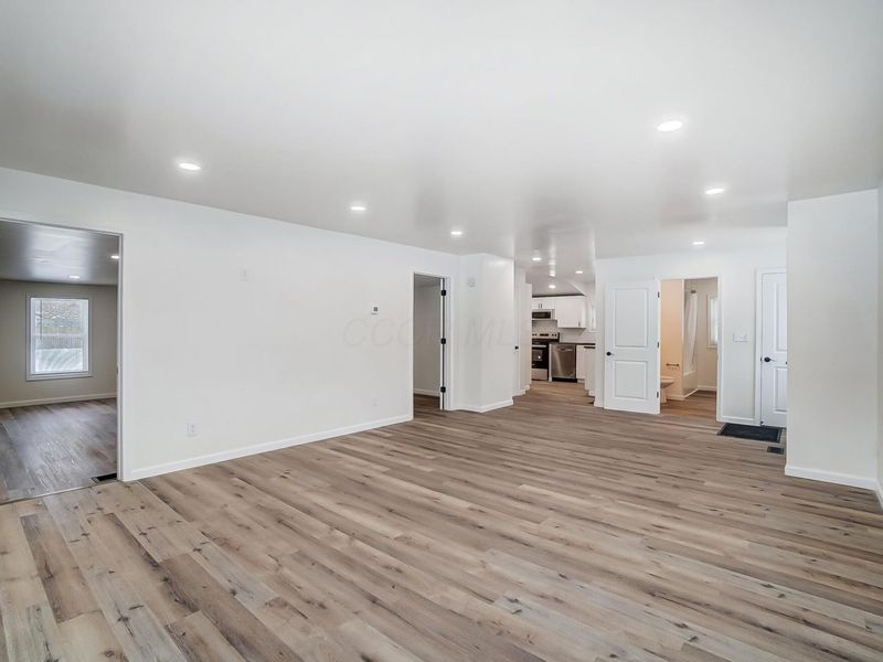 1896 Dyer Road , Grove City, OH 43123 Photo 9