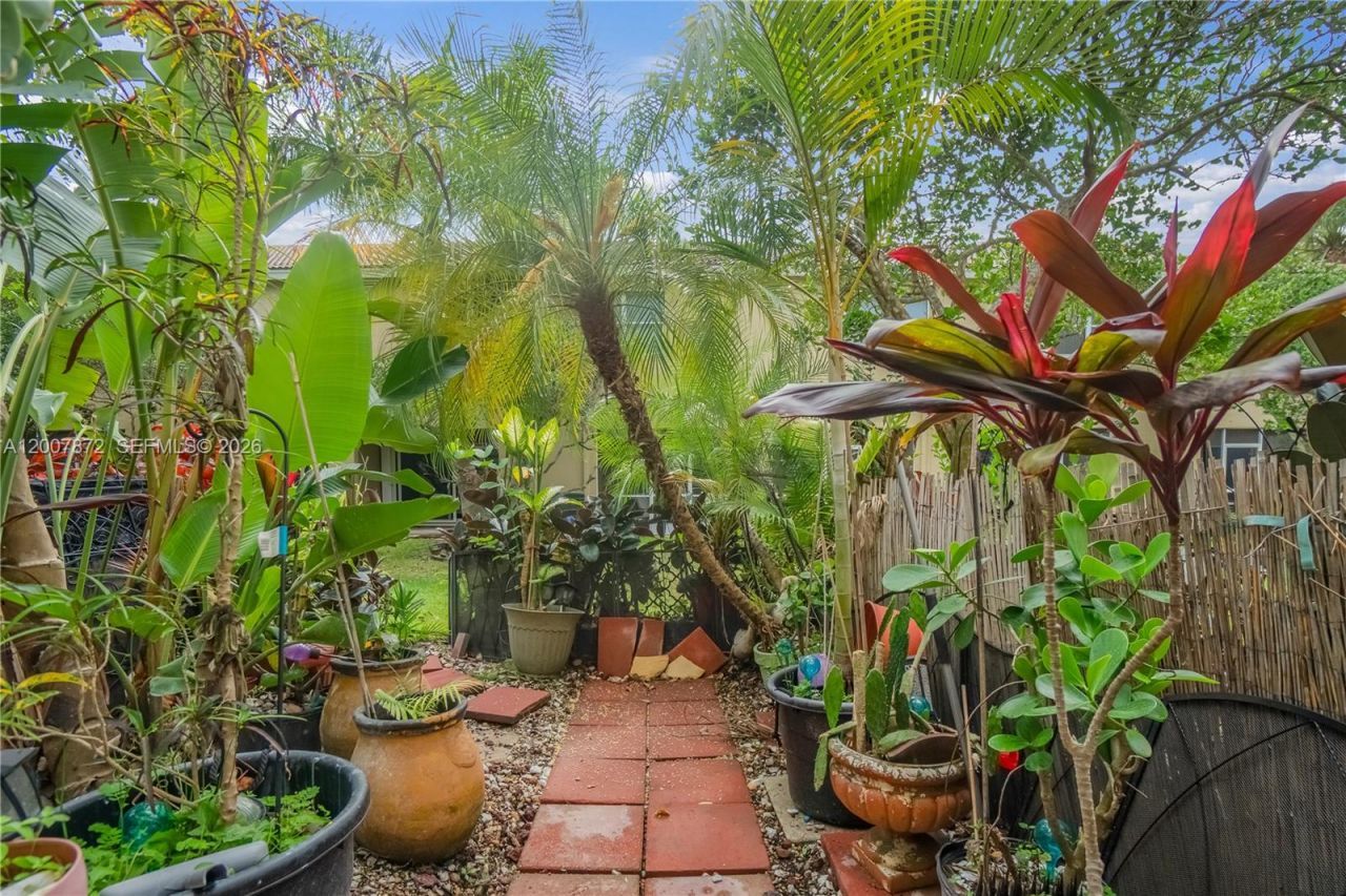 716 SW 122nd Ave, Pembroke Pines, FL 33025 Photo