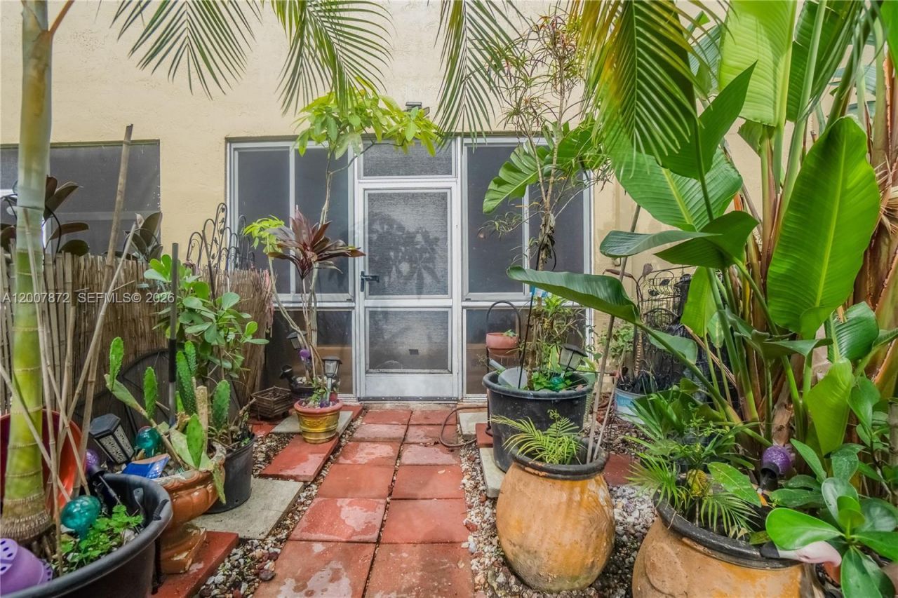 716 SW 122nd Ave, Pembroke Pines, FL 33025 Photo