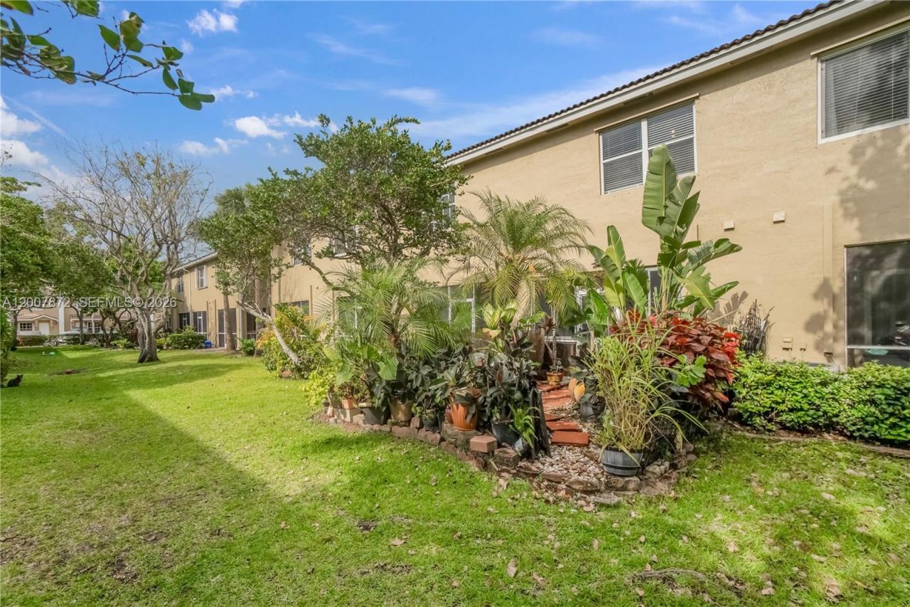 716 SW 122nd Ave, Pembroke Pines, FL 33025 Photo