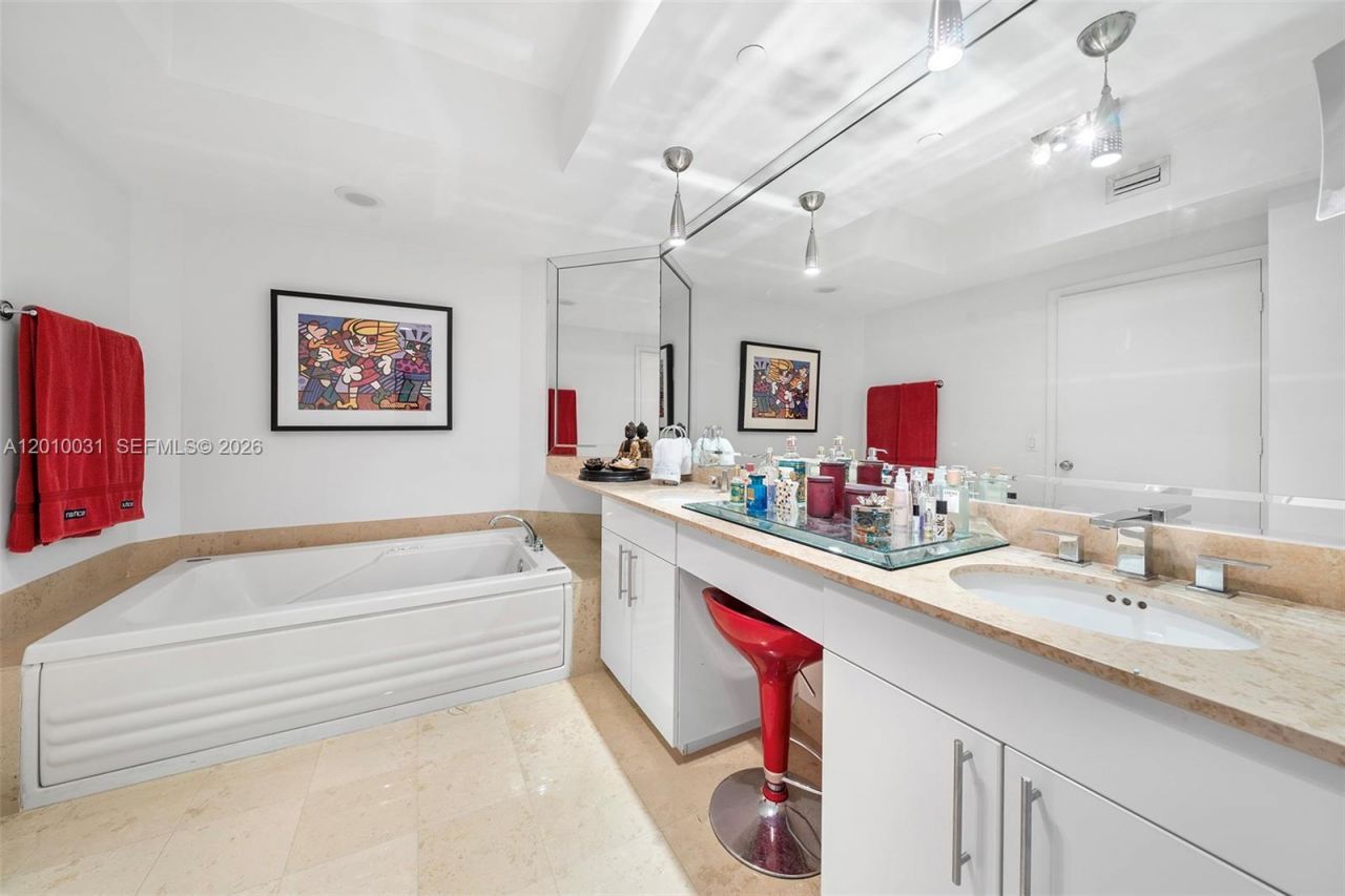 4779 Collins Ave , Unit 2404, Miami Beach, FL 33140 Photo